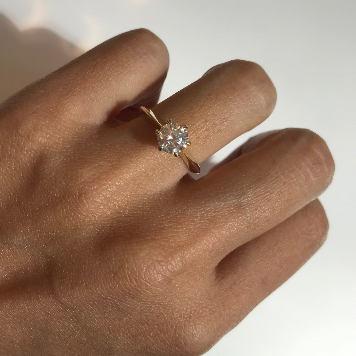 Pieza Única! Anillo Round Golden 1ct Moissanite T=7