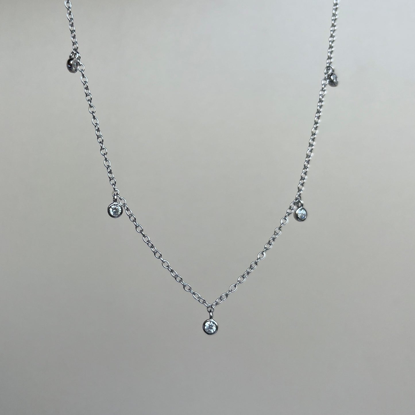 Collar Silver White Diamond Drops