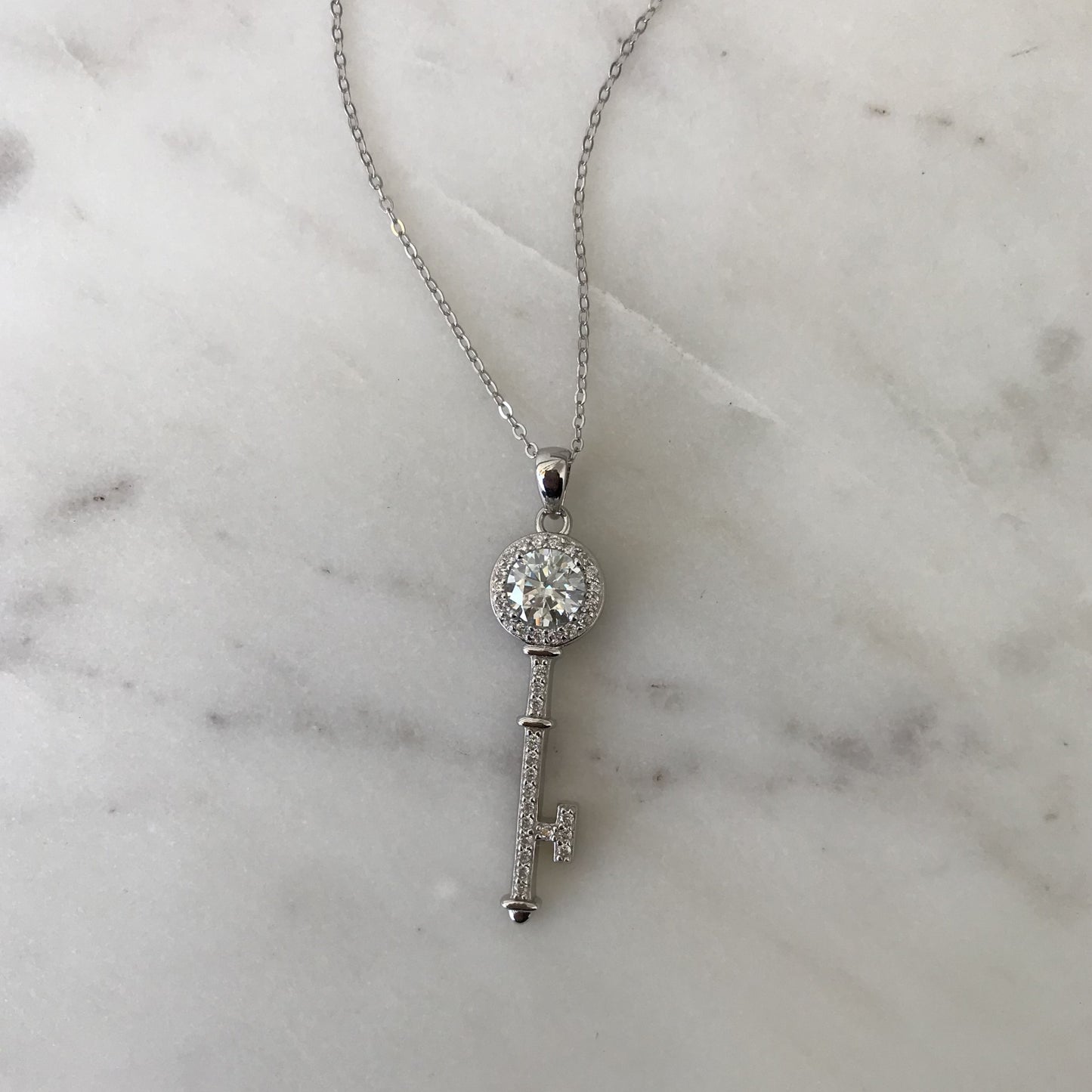 Collar Silver Moissanite Key