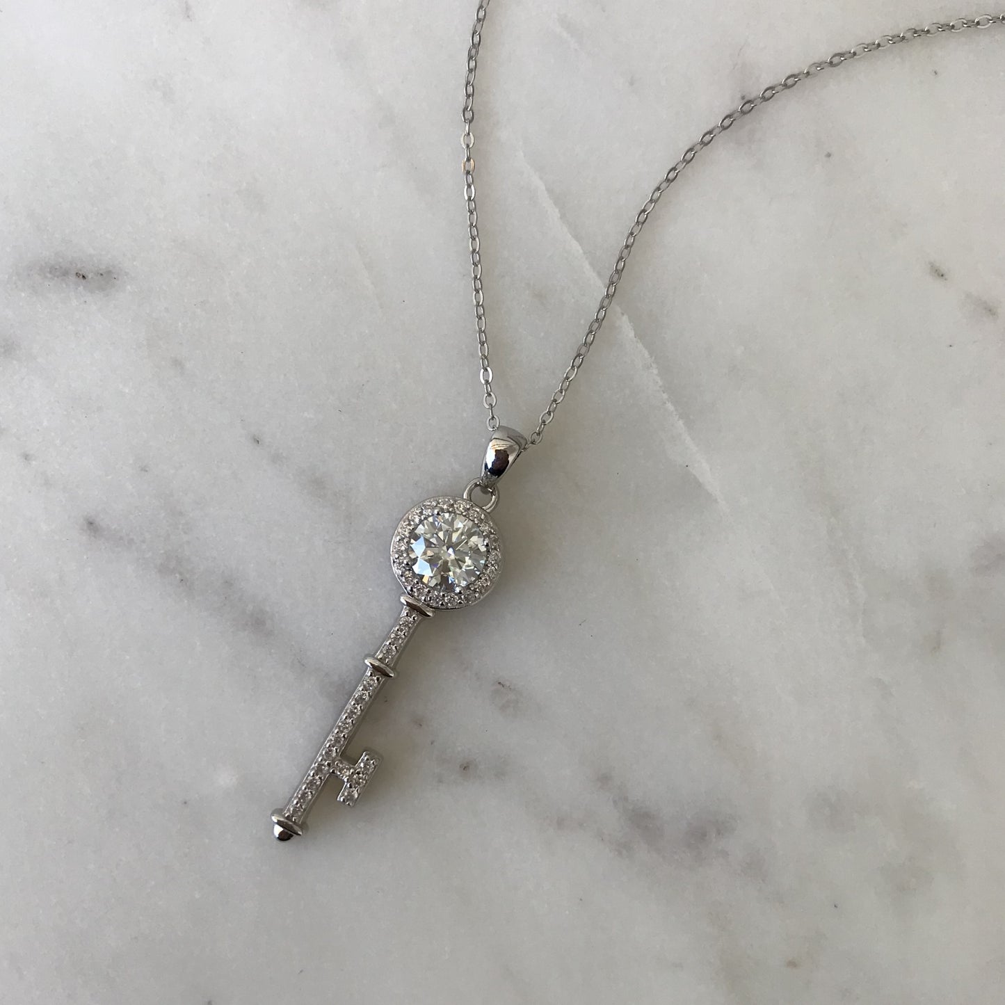 Collar Silver Moissanite Key