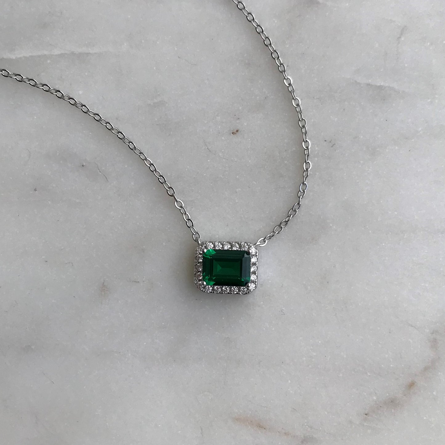 Collar Emerald SEL (Top Picks Mariana Rdz)