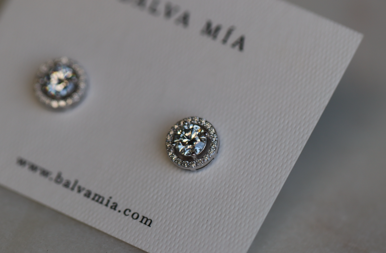 NEW!  Aretes Moissanite Halo Round Balva