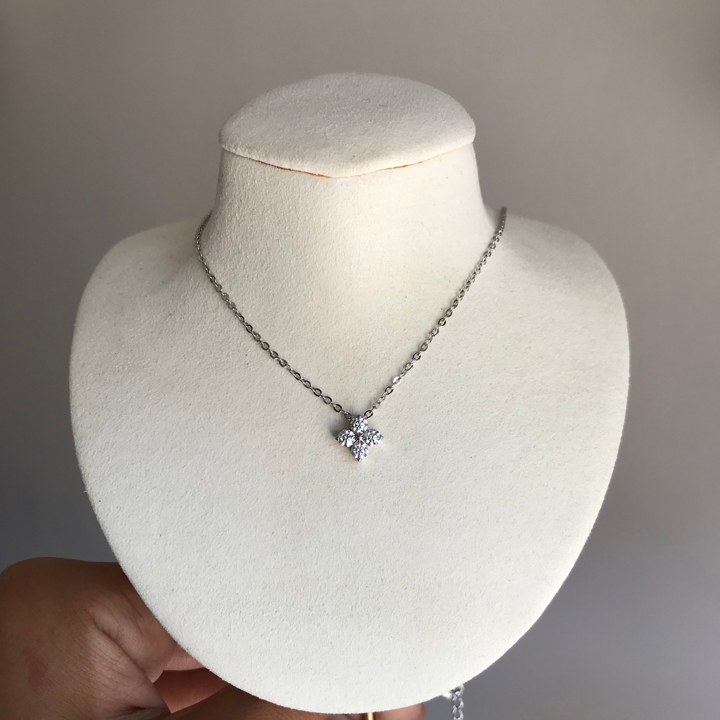 NEW!  Collar Mini Blossom Moissanite