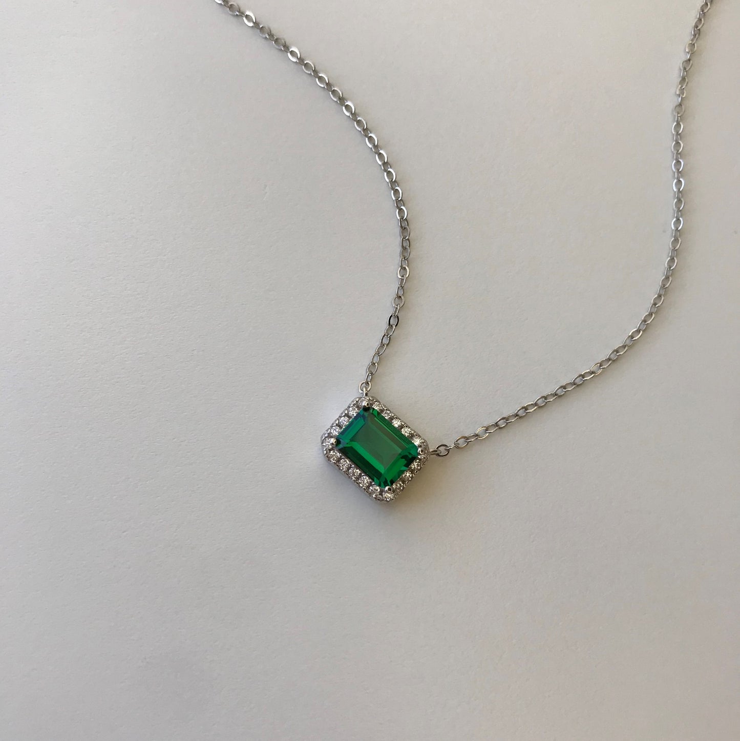 Collar Emerald SEL (Top Picks Mariana Rdz)