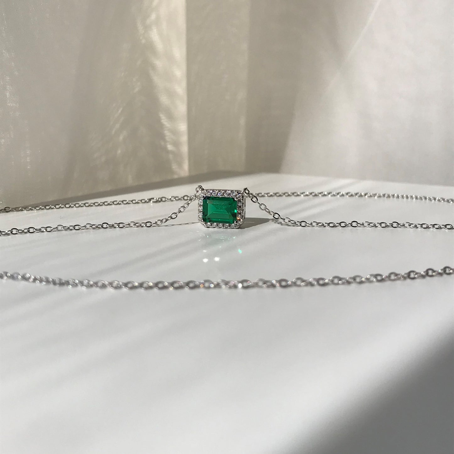 Collar Emerald SEL (Top Picks Mariana Rdz)