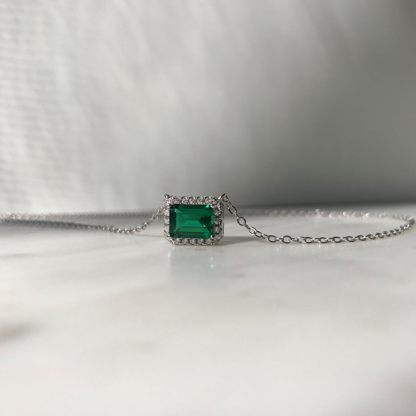 Collar Emerald SEL (Top Picks Mariana Rdz)